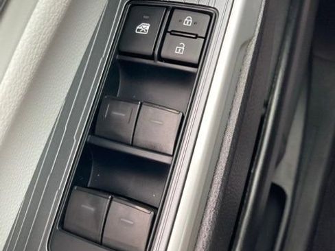 Used 2025 Toyota Sienna XLE w/ XLE Plus Package image 50