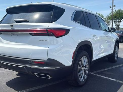Used 2025 Buick Enclave Preferred FWD image 7