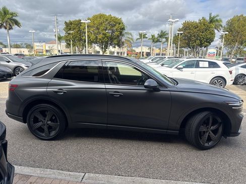 Used 2023 Genesis GV70 2.5T w/ Sport Prestige Package image 8