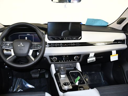 New 2026 Mitsubishi Outlander SE AWD/4WD image 11