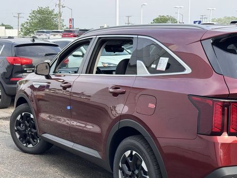 New 2025 Kia Sorento S image 20