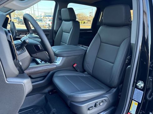 New 2026 GMC Sierra 2500 SLT w/ SLT Premium Package image 17