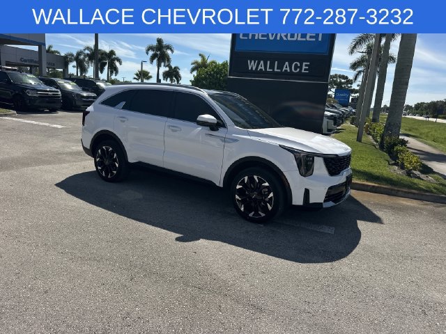 Used 2025 Kia Sorento EX w/ Panoramic Sunroof Package AWD/4WD image 5