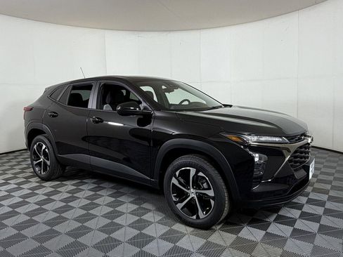 New 2026 Chevrolet Trax RS w/ Driver Confidence Package image 2