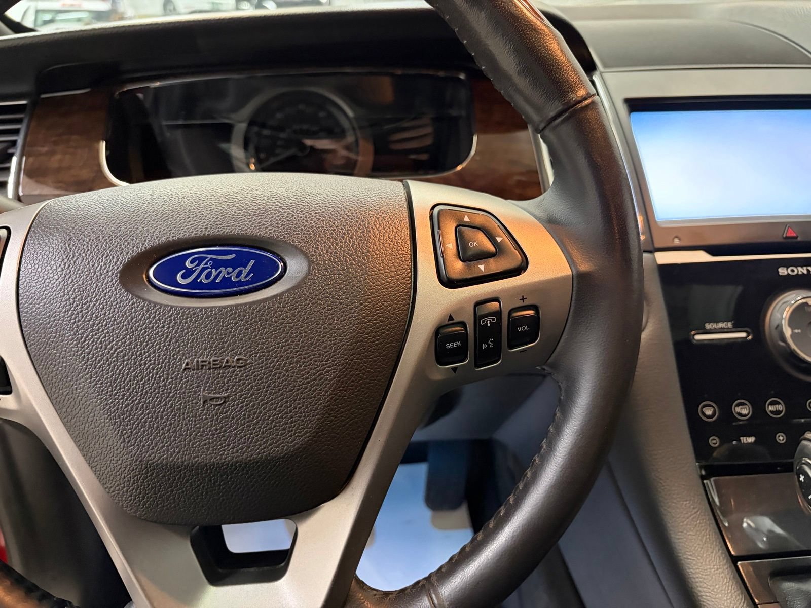 Used 2013 Ford Taurus Limited FWD image 15