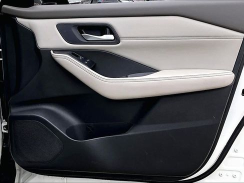 Used 2023 Nissan Rogue SV w/ SV Premium B Package image 23