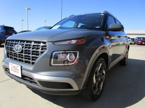 Used 2025 Hyundai Venue SEL FWD image 6