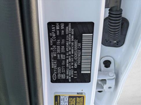 Used 2025 Hyundai Elantra SE FWD image 23