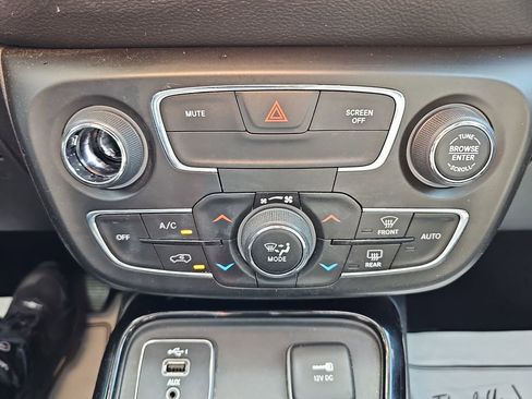 Used 2021 Jeep Compass Latitude FWD image 27