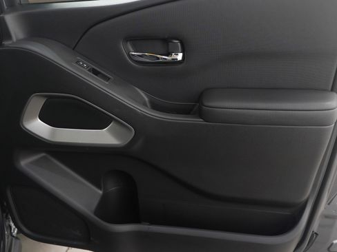 Used 2023 Nissan Frontier SV w/ SV Convenience Package image 9