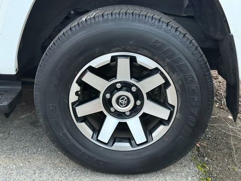 Used 2024 Toyota 4Runner TRD Off-Road Premium image 12