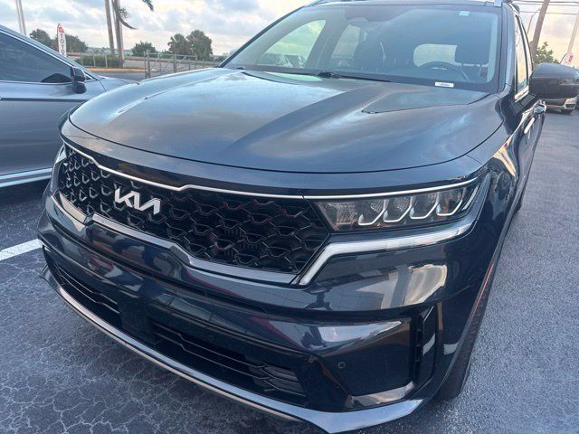 Used 2023 Kia Sorento EX w/ Panoramic Sunroof Package FWD image 2