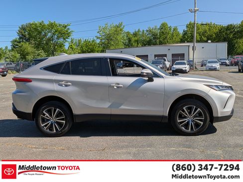 Used 2024 Toyota Venza LE AWD/4WD image 2