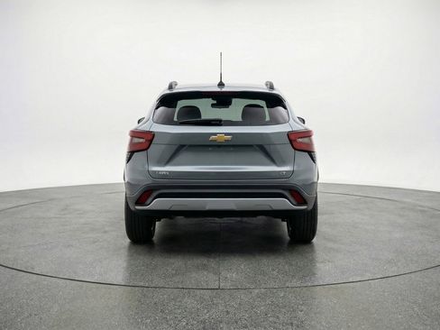 Used 2025 Chevrolet Trax LT image 7