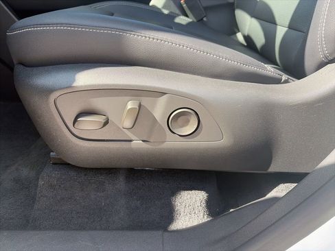 Used 2026 Chevrolet Traverse LT image 35