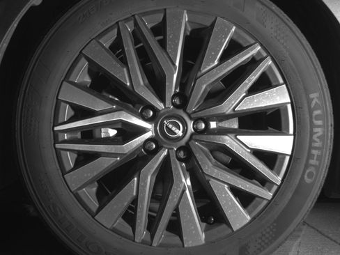 Used 2025 Nissan Altima 2.5 SV FWD image 12