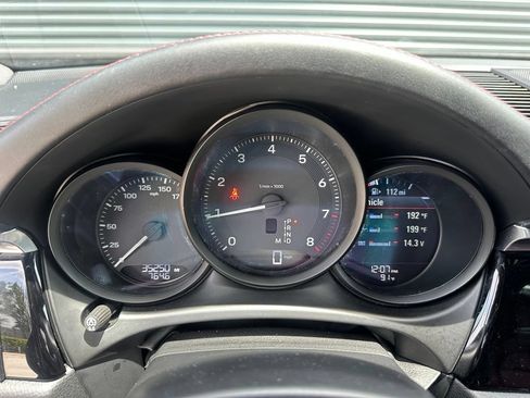 Certified 2023 Porsche Macan AWD/4WD image 22