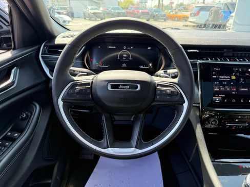 Used 2024 Jeep Grand Cherokee L Laredo image 27