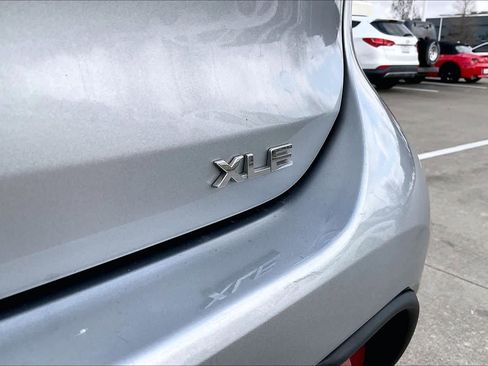 Used 2024 Toyota Highlander XLE image 9