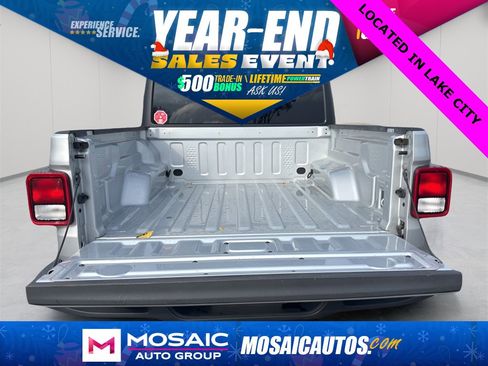 Used 2022 Jeep Gladiator Willys image 37