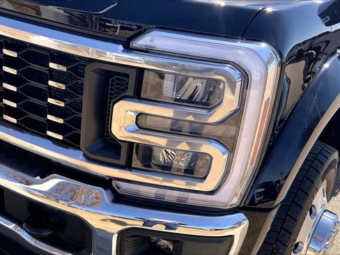 Certified 2025 Ford F450 Lariat w/ Chrome Package image 28