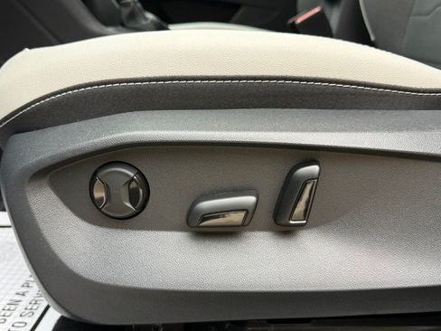 New 2026 Volkswagen Taos SE AWD/4WD image 26