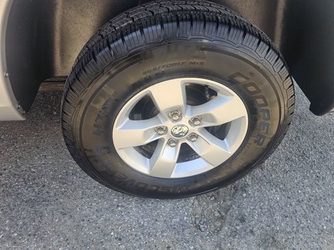 Used 2013 RAM 1500 Classic SLT w/ Remote Start & Security Group RWD image 39