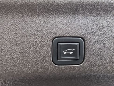 Used 2021 GMC Yukon Denali w/ Denali Premium Package image 12