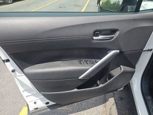 Used 2023 Toyota Corolla Cross XLE FWD image 8