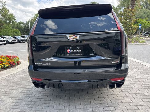 Used 2023 Cadillac Escalade ESV V AWD/4WD image 8