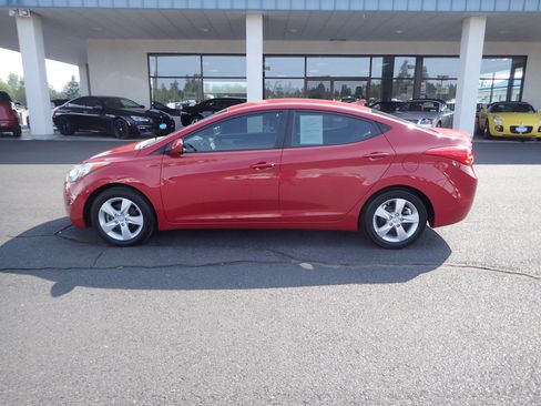 Used 2013 Hyundai Elantra GLS image 2