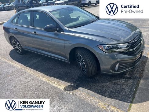 Used 2023 Volkswagen Jetta Sport FWD image 3