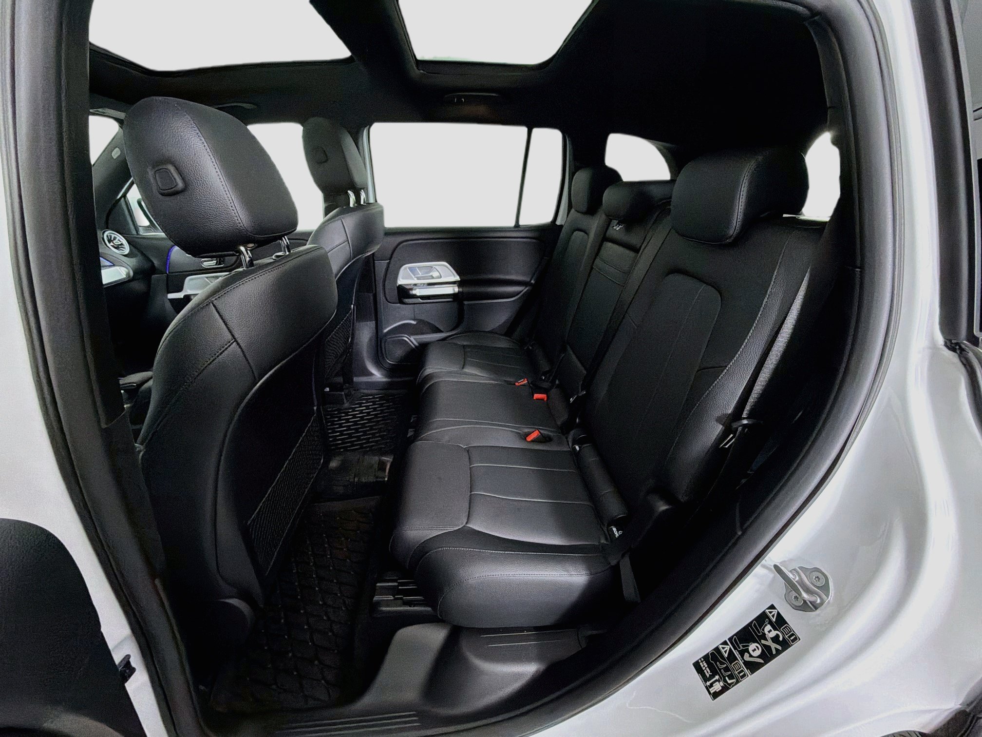 Used 2022 Mercedes-Benz GLB 250 4MATIC image 29