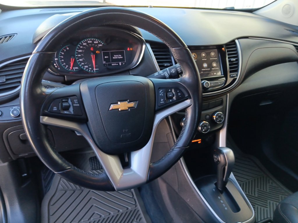 Used 2018 Chevrolet Trax LT w/ LT Convenience Package FWD image 12