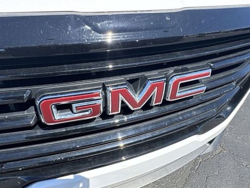 Used 2023 GMC Terrain SLE w/ Driver Convenience Package image 29