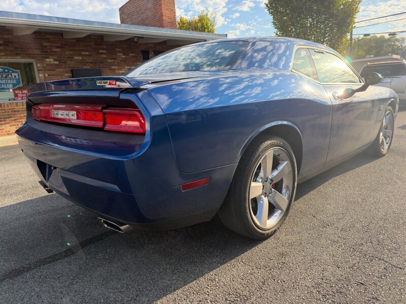 Used 2010 Dodge Challenger R/T RWD image 3