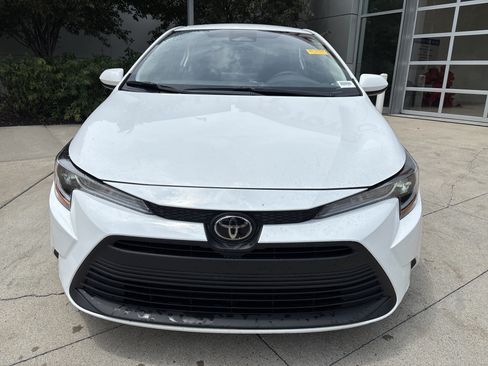 Used 2025 Toyota Corolla LE FWD image 5