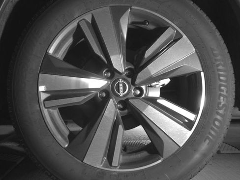 Used 2026 Nissan Rogue SL FWD image 17