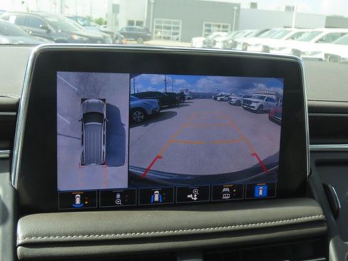 Used 2021 Chevrolet Suburban LT w/ LT Signature Package RWD image 30