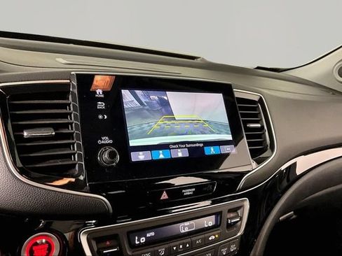 Used 2020 Honda Pilot Touring image 13