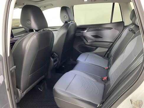 New 2025 Volkswagen Tiguan SE AWD/4WD image 4