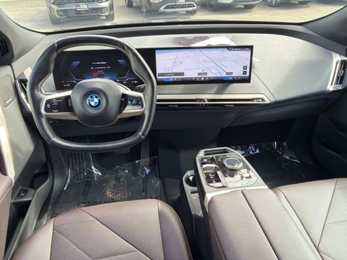 Used 2024 BMW iX xDrive50 w/ Premium Package AWD/4WD image 7