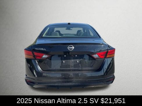 Used 2025 Nissan Altima 2.5 SV FWD image 4