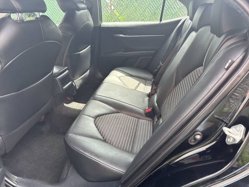 Used 2021 Toyota Camry SE w/ Cold Weather Package FWD image 11