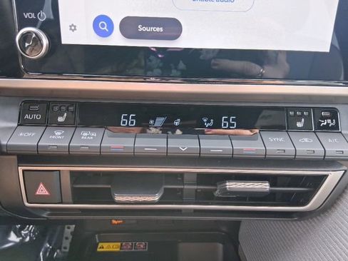 Used 2025 Toyota Camry SE w/ Convenience Package AWD/4WD image 26