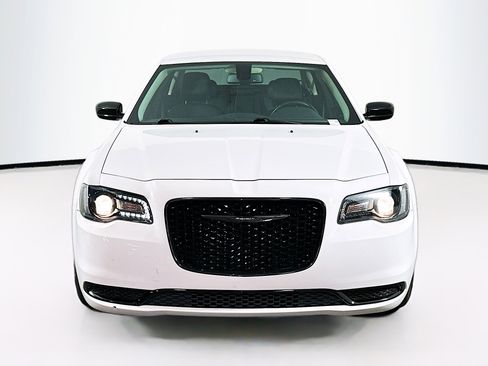 Used 2022 Chrysler 300 Touring w/ Sport Appearance Package image 2