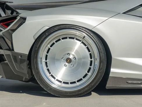 Used 2024 Lamborghini Revuelto image 43