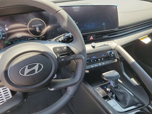 New 2025 Hyundai Elantra SEL image 29