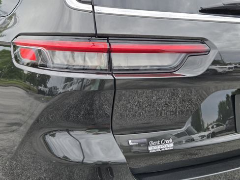 Used 2022 Jeep Grand Cherokee L Limited RWD image 9