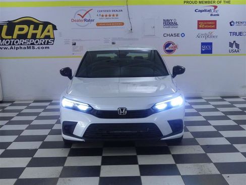 Used 2022 Honda Civic Sport image 2